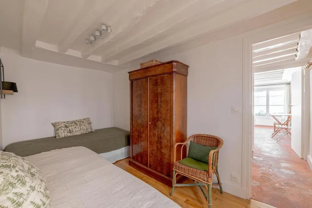 3 Rooms, View On Paris Roofs Chic & Cosy - 70 M2 0*,  France